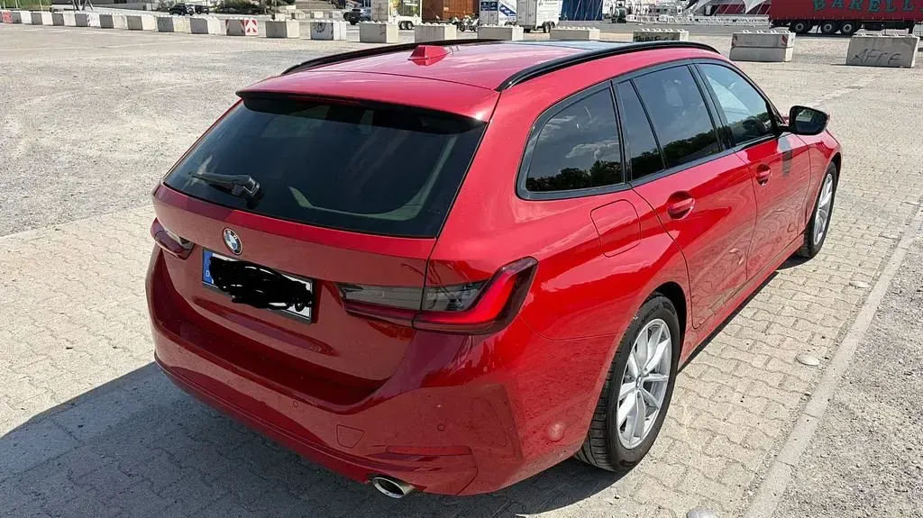Gebraucht BMW 318 Sport Line 156 PS (114 kW) 2023 Rot Kombi