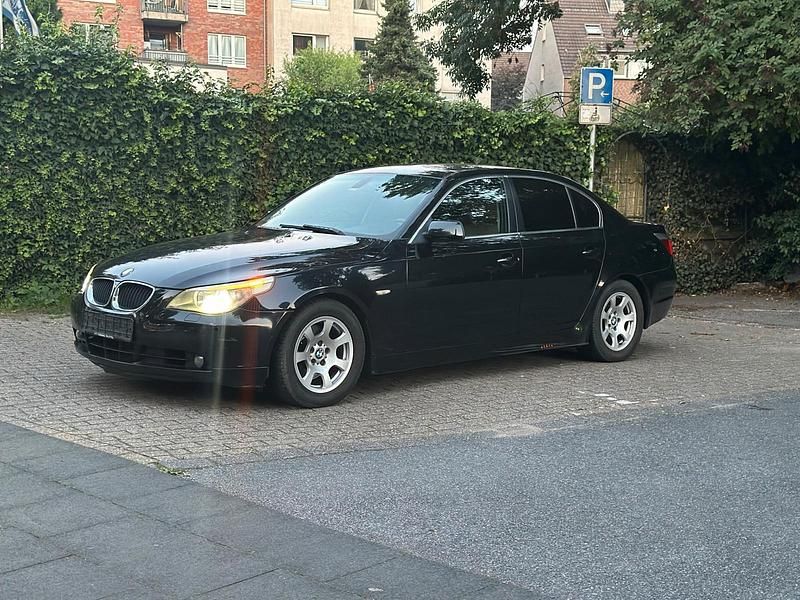 Schwarz Gebraucht 2004 BMW 530 Limousine | 2.499 € - Bild 1/4