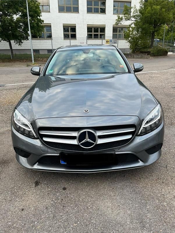 Grau Gebraucht 2019 Mercedes C200 Avantgarde Limousine | 22.990 € (Fairer Preis) - Bild 1/4