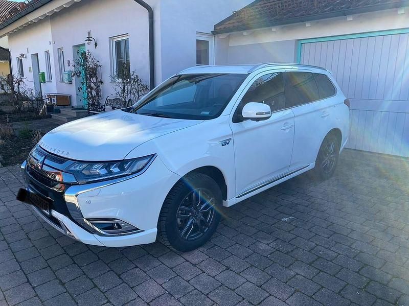 Gebraucht Mitsubishi Outlander P-HEV 224 PS (164 kW) 2018 Weiß SUV