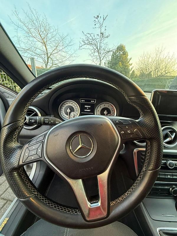 Gebraucht Mercedes A180 122 PS (89 kW) 2013 Silber Limousine