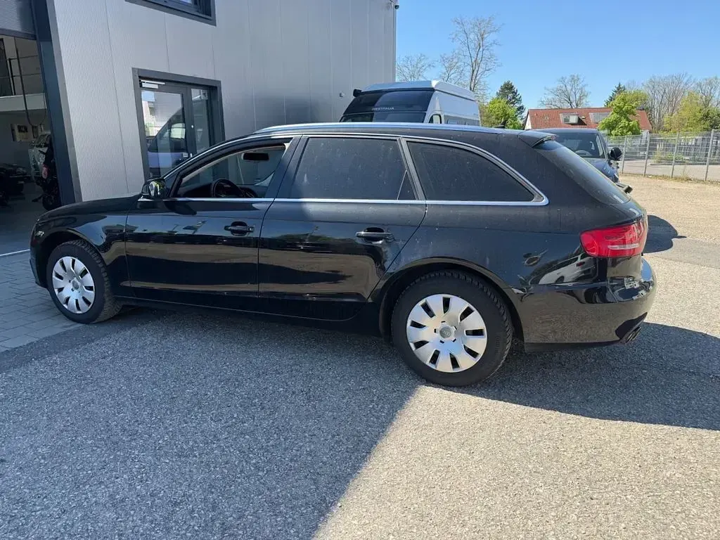 Second-hand Audi A4 Ambiente 143 CP (105 kW) 2011 Negru Break