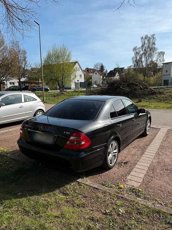 Gebraucht Mercedes E200 122 PS (89 kW) 2004 Schwarz Limousine