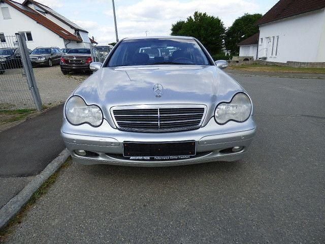 Silber Gebraucht 2001 Mercedes C200 Classic Limousine | 1.450 € (Guter Preis) - Bild 1/4