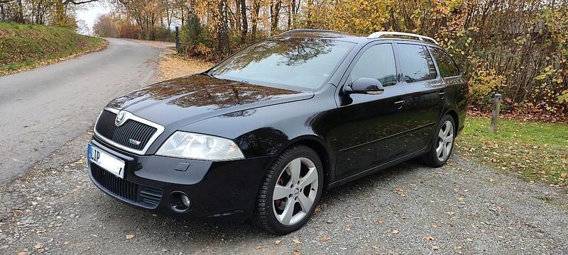 Schwarz Gebraucht 2008 Skoda Octavia vRS Kombi | 4.900 € - Bild 1/4
