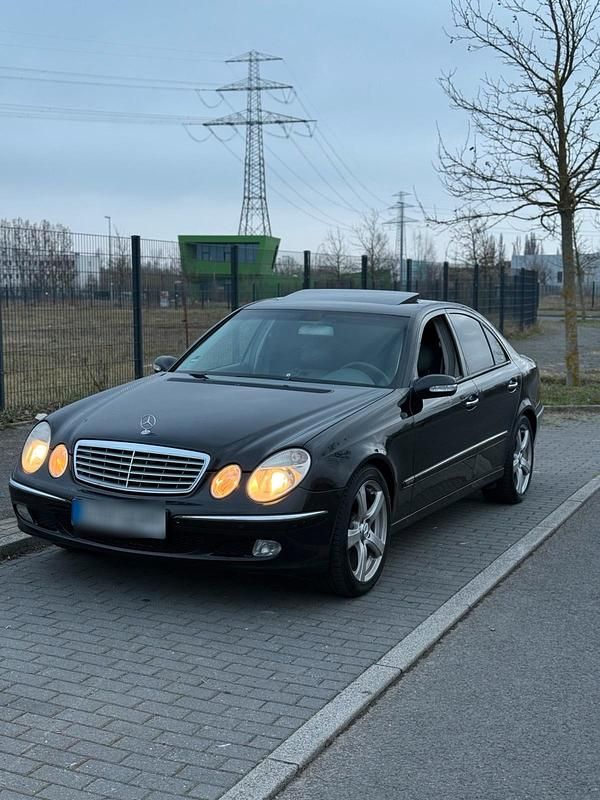 Gebraucht Mercedes E220 150 PS (110 kW) 2004 Schwarz Limousine