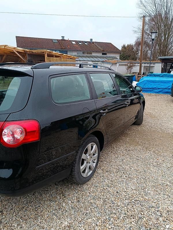 Gebraucht VW Passat 122 PS (89 kW) 2010 Schwarz Kombi