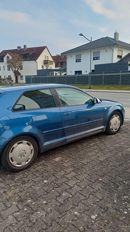 Gebraucht Audi A3 Attraction 116 PS (85 kW) 2004 Blau Kleinwagen