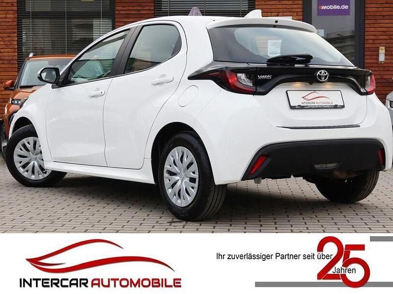 Gebraucht Toyota Yaris Comfort 125 PS (91 kW) 2023 Super white 2 Limousine