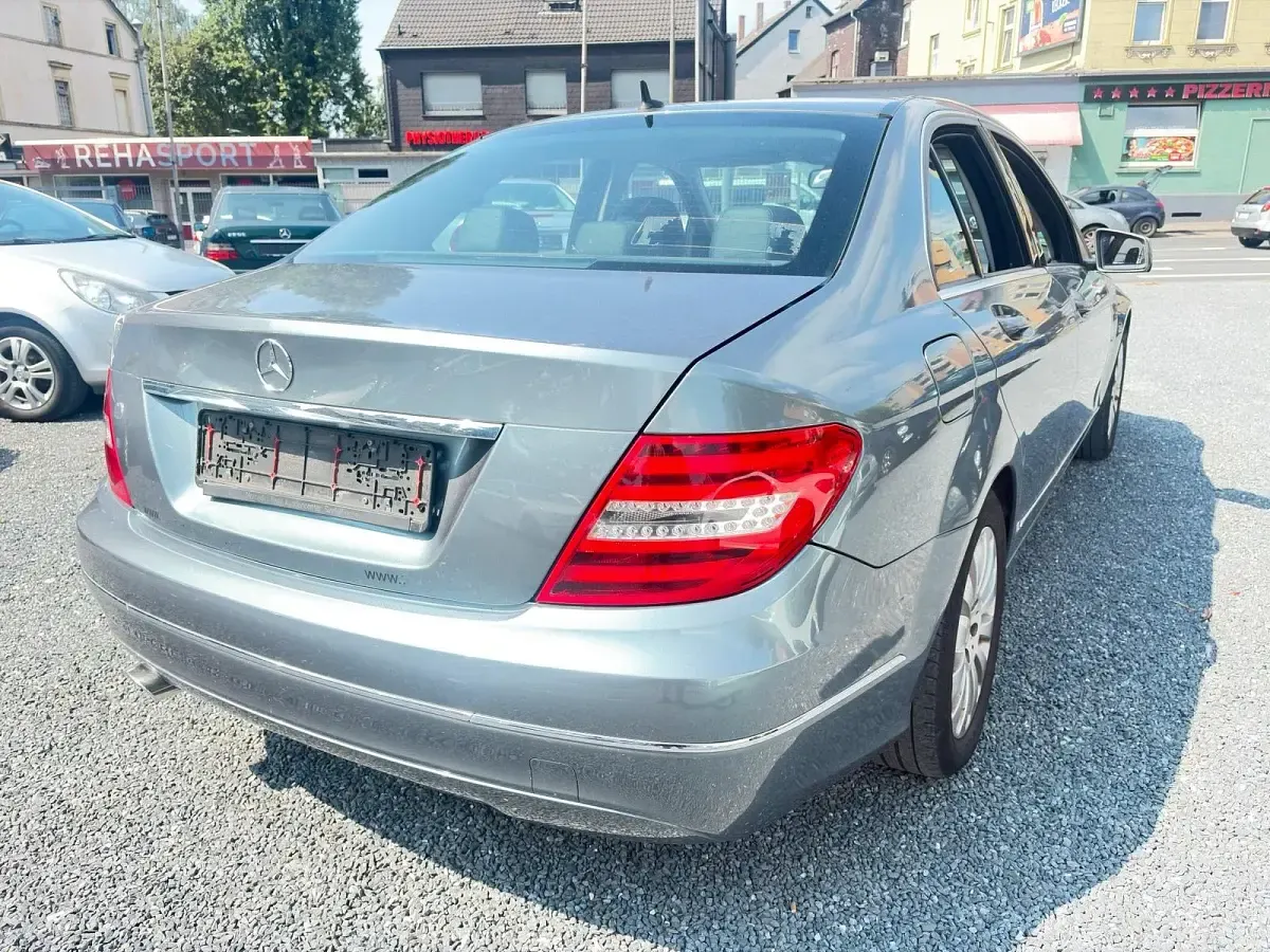 Gebraucht Mercedes C220 Avantgarde 170 PS (125 kW) 2011 Grau Limousine