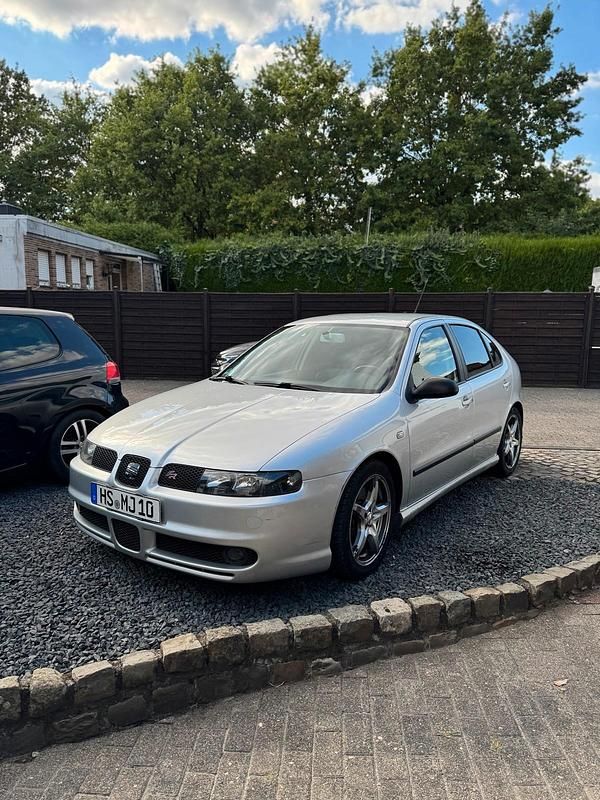 Silber Gebraucht 2001 Seat Leon Limousine | 4.499 € (Teuer) - Bild 1/4