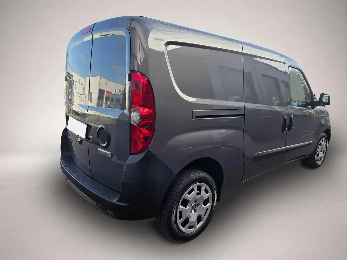 Gebraucht Fiat Doblò 101 PS (74 kW) 2021 Manufacturer Van / Kleinbus