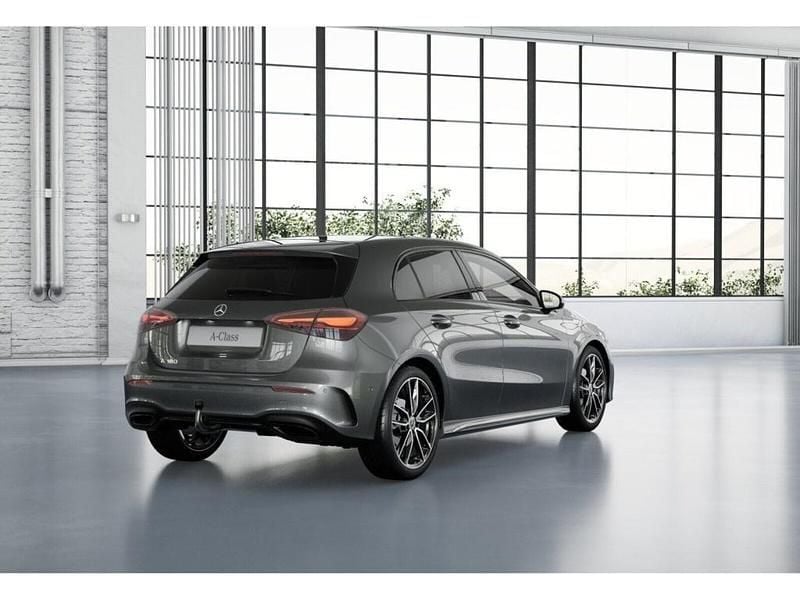 Gebraucht Mercedes A180 AMG 136 PS (100 kW) 2025 Metalliclack mountaingrau Limousine