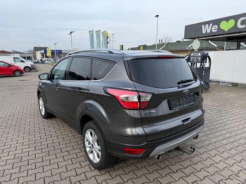 Gebraucht Ford Kuga Titanium 150 PS (110 kW) 2017 Grau SUV