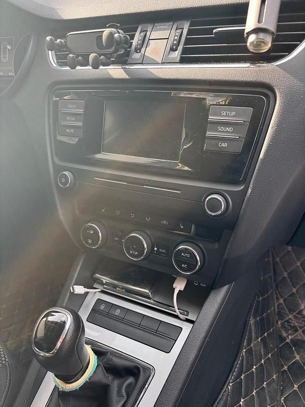 Gebraucht Skoda Octavia GreenLine 110 PS (80 kW) 2014 Weiß Kleinwagen