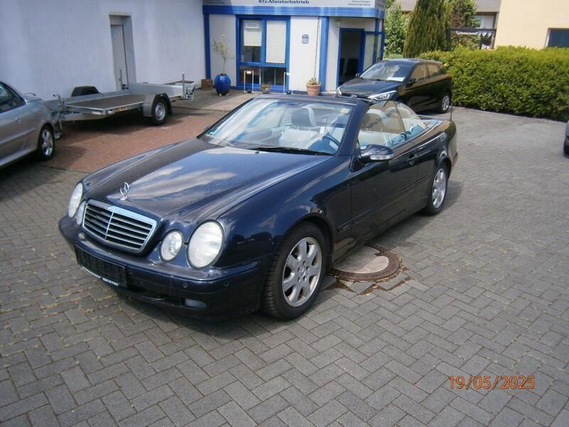 Blau Gebraucht 2001 Mercedes CLK200 Cabrio | 3.750 € (Fairer Preis) - Bild 1/4