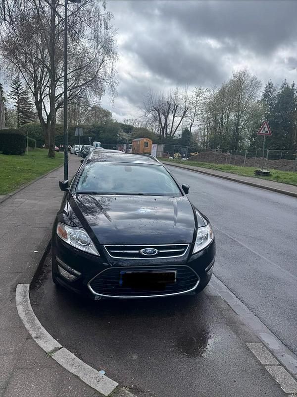 Gebraucht Ford Mondeo 163 PS (119 kW) 2014 Schwarz Kombi