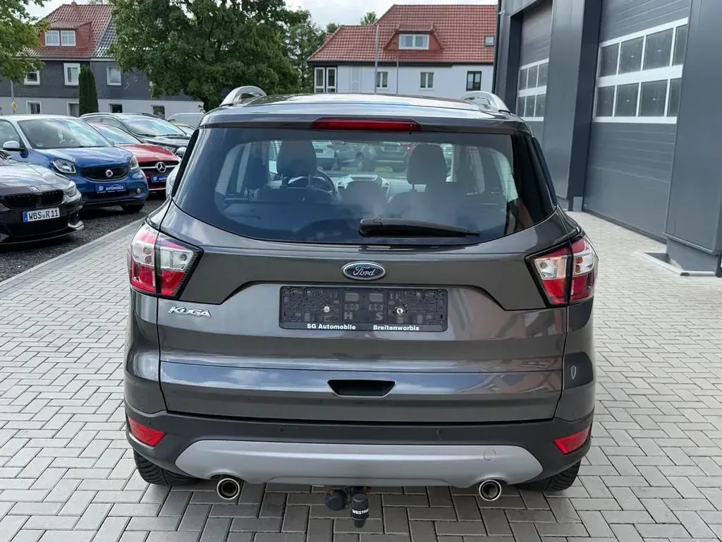 Gebraucht Ford Kuga Titanium 150 PS (110 kW) 2019 Grau SUV