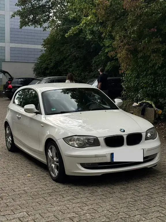 Gebraucht BMW 116 116 PS (85 kW) 2011 Weiß Kleinwagen