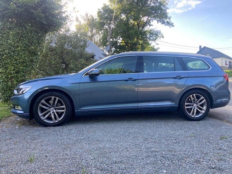 Blau Gebraucht 2016 VW Passat Highline Kombi | 12.800 € (Fairer Preis) - Bild 1/4