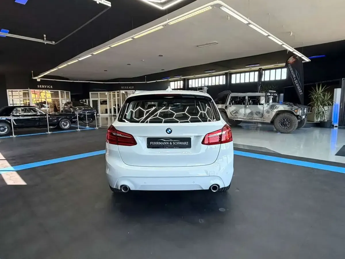 Gebraucht BMW 218 Advantage 150 PS (110 kW) 2021 Weiß Van / Kleinbus