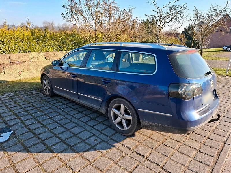 Gebraucht VW Passat 140 PS (102 kW) 2006 Blau Kombi