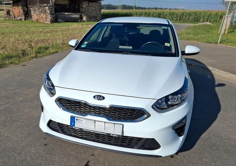 Weiß Gebraucht 2019 Kia Ceed Limousine | 14.000 € (Fairer Preis) - Bild 1/4