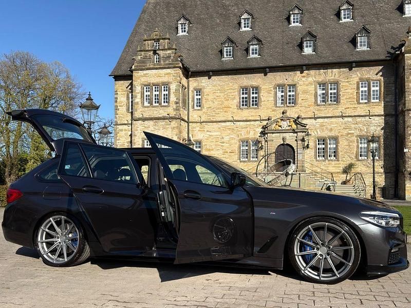 Gebraucht BMW 540 Shadowline 320 PS (235 kW) 2020 Grau Kombi