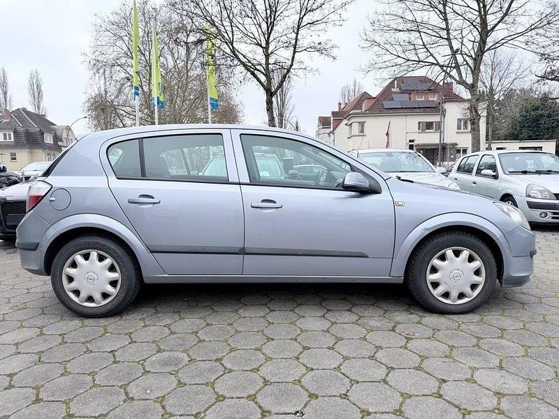 Gebraucht Opel Astra Elegance 101 PS (74 kW) 2004 Silber Limousine