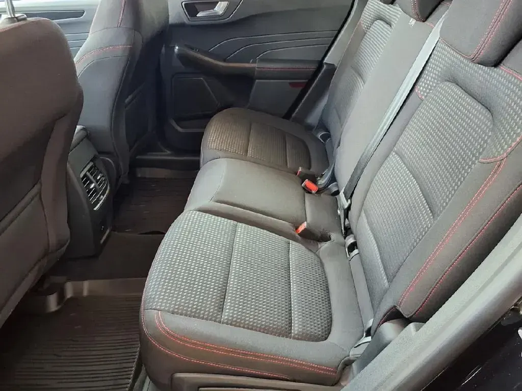 Gebraucht Ford Kuga ST-Line 152 PS (111 kW) 2022 Obsidianschwarz metallic (metallic) SUV