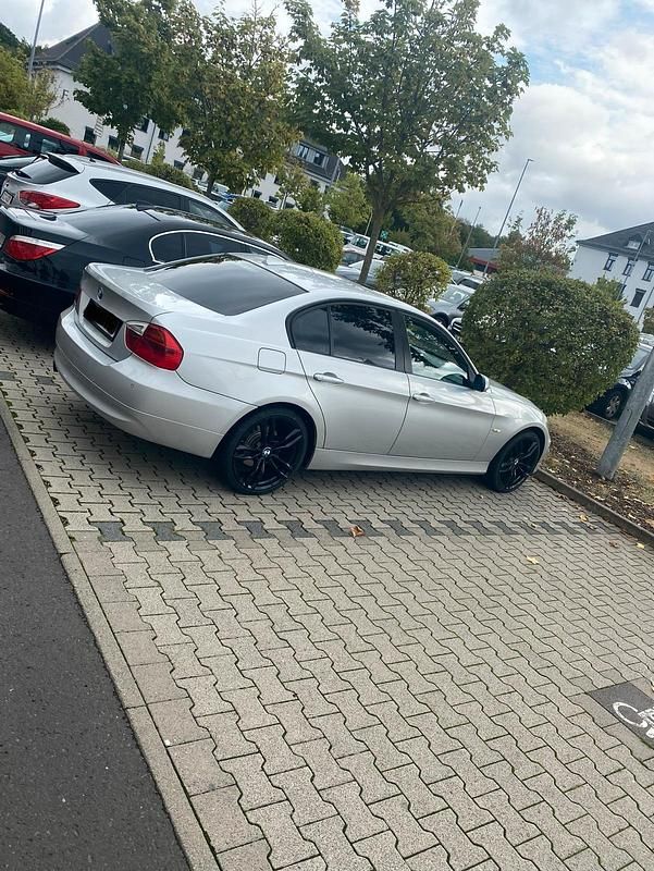 Gebraucht BMW 320 187 PS (137 kW) 2009 Silber Limousine