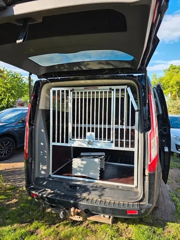 Gebraucht Ford Tourneo 170 PS (125 kW) 2018 Schwarz Van / Kleinbus