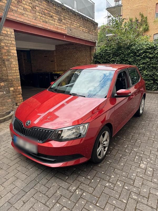 Rot Gebraucht 2015 Skoda Fabia Limousine | 7.699 € (Teuer) - Bild 1/4