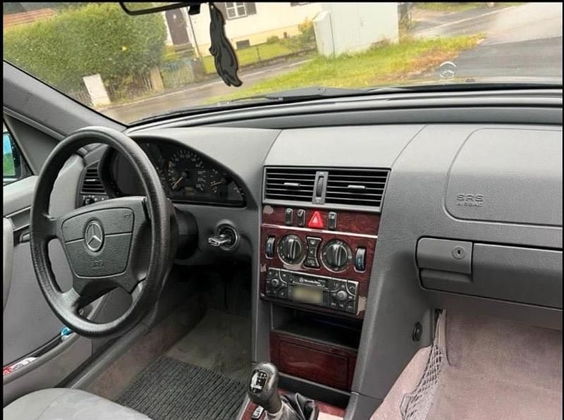 Gebraucht Mercedes C220 125 PS (91 kW) 1999 Blau Limousine
