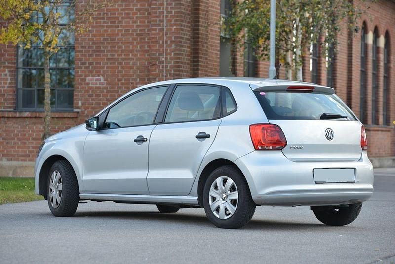 Silber Gebraucht 2010 VW Polo Trendline Limousine | 5.300 € (Fairer Preis) - Bild 1/4