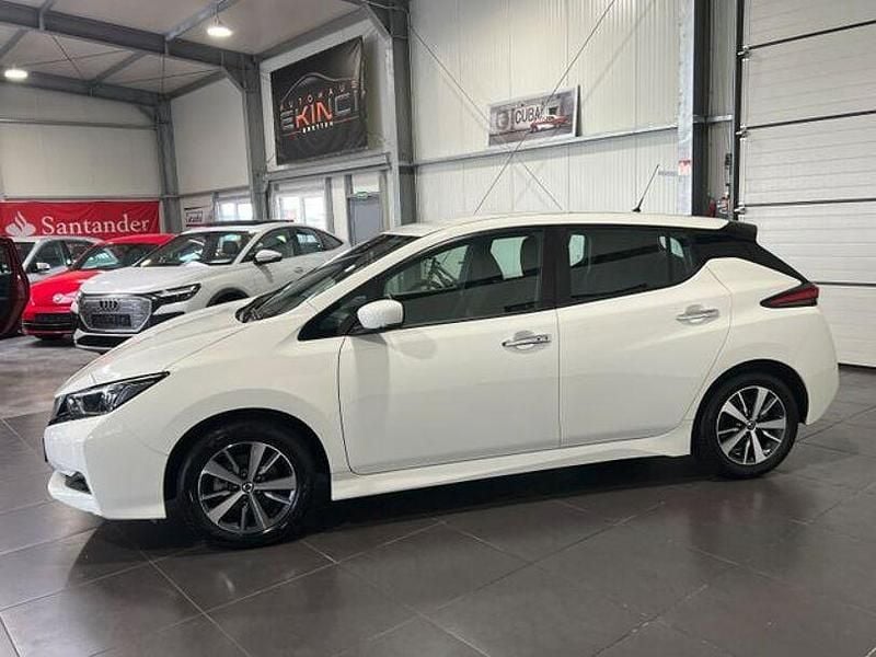 Gebraucht Nissan Leaf Acenta 110 kW (150 PS) 2021 Weiß Kleinwagen