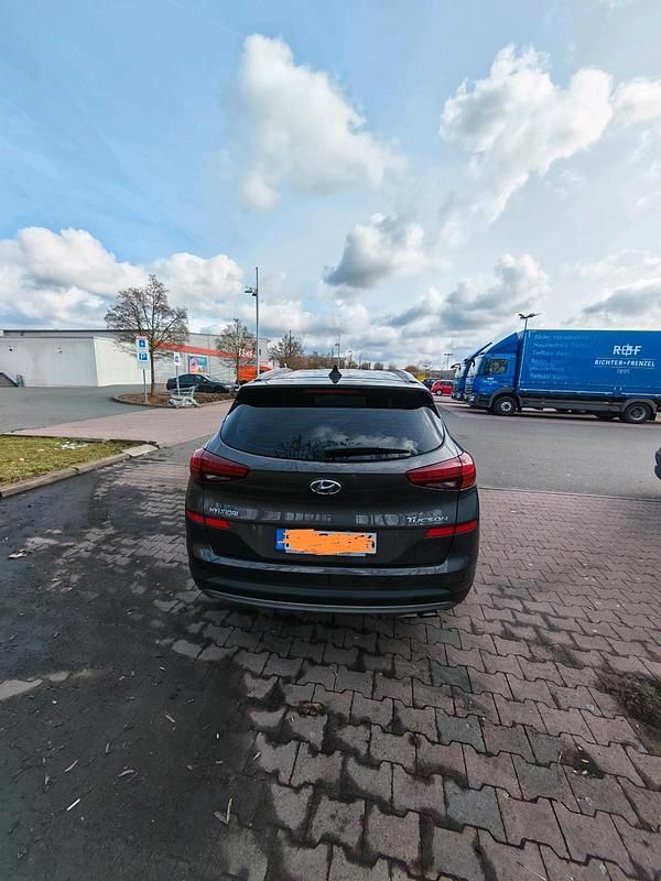 Gebraucht Hyundai Tucson 136 PS (100 kW) 2019 Grau SUV