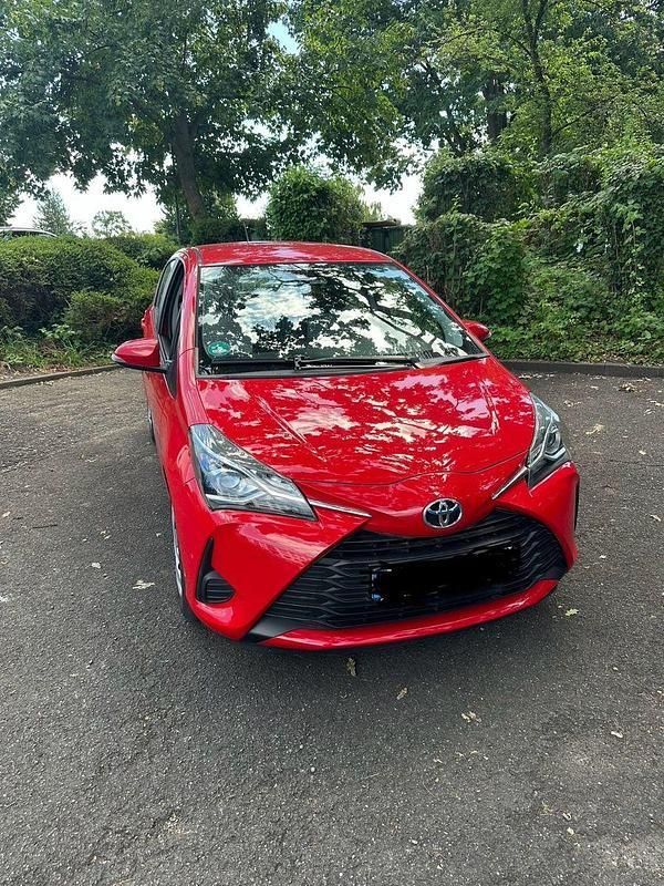 Rot Gebraucht 2018 Toyota Yaris Kleinwagen | 11.800 € (Fairer Preis) - Bild 1/4