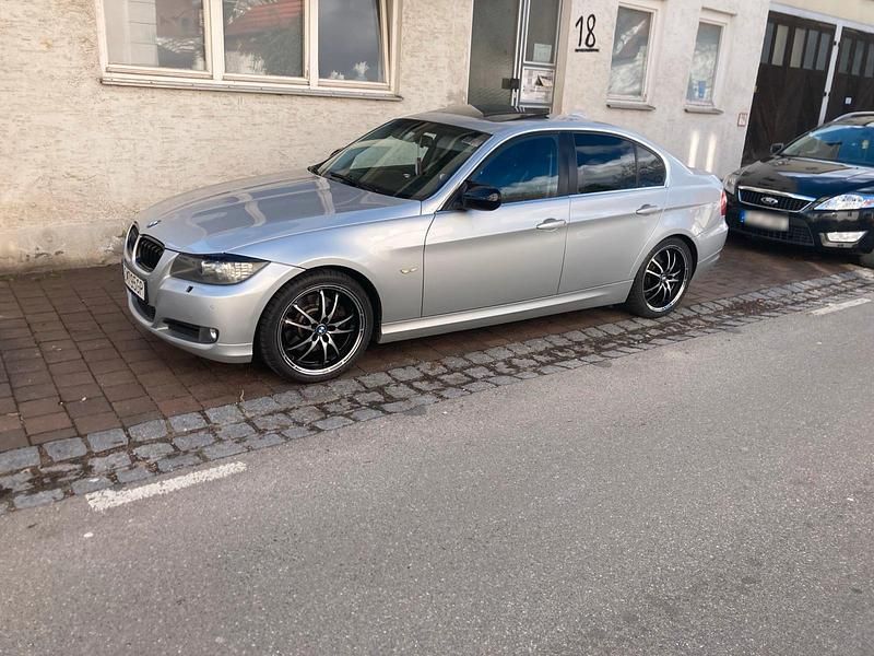Gebraucht BMW 325 200 PS (147 kW) 2010 Silber Limousine