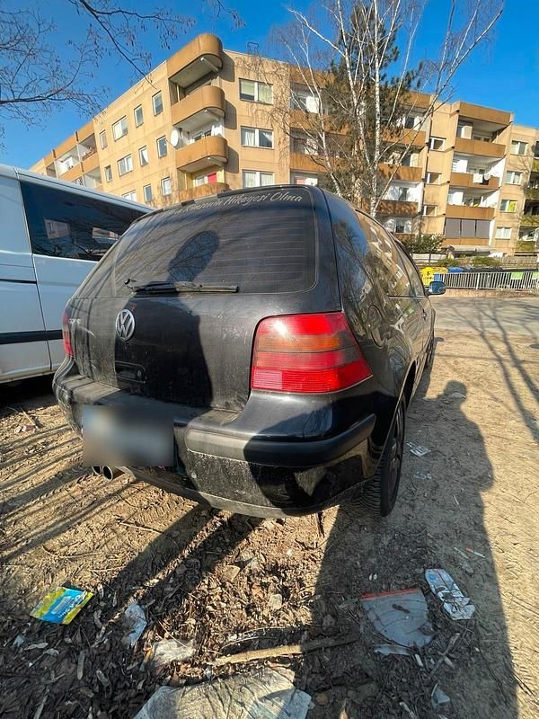 Gebraucht VW Golf IV 75 PS (55 kW) 2002 Schwarz Kleinwagen