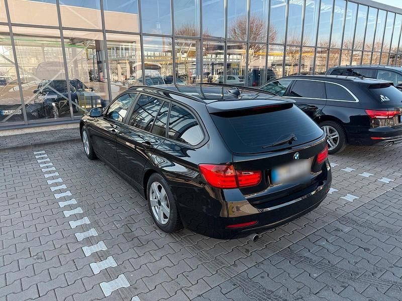 Gebraucht BMW 320 184 PS (135 kW) 2013 Schwarz Kombi