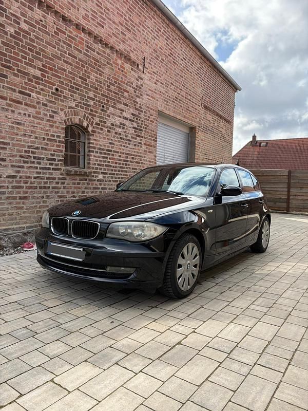 Gebraucht BMW 116 122 PS (89 kW) 2007 Schwarz Kleinwagen