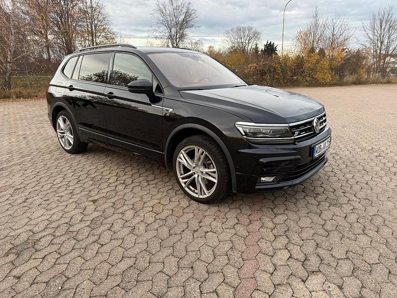Schwarz Gebraucht 2021 VW Tiguan Allspace Black Edition SUV | 29.990 € (Fairer Preis) - Bild 1/4