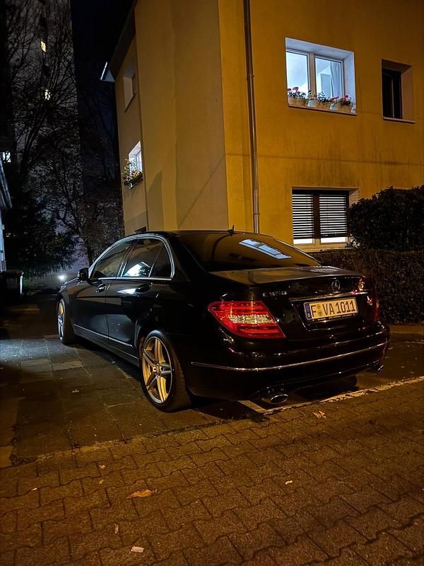 Schwarz Gebraucht 2013 Mercedes C350 Limousine | 16.800 € (Etwas zu teuer) - Bild 1/4