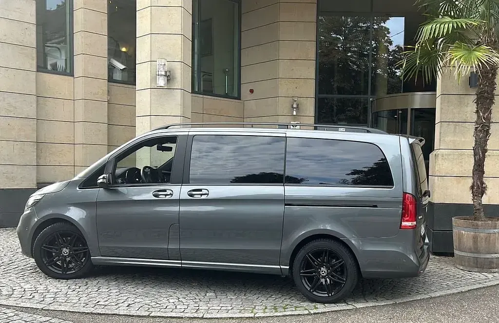 Gebraucht Mercedes V300 Avantgarde 237 PS (174 kW) 2022 Grau Van / Kleinbus