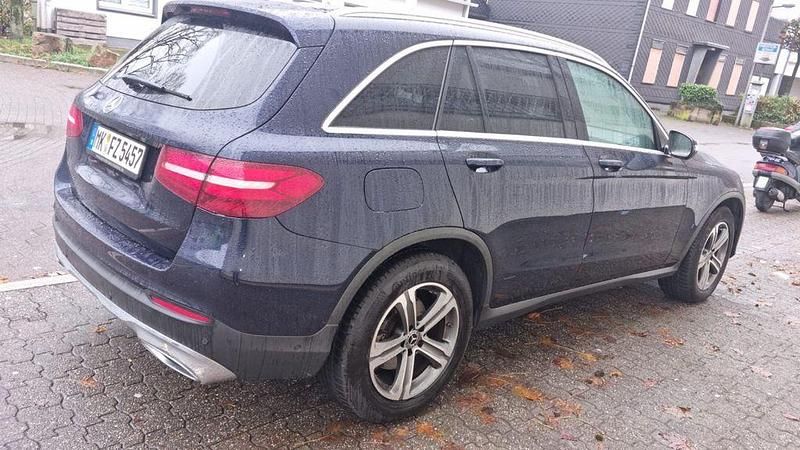 Blau Gebraucht 2017 Mercedes GLC250 SUV | 22.990 € (Guter Preis) - Bild 1/4