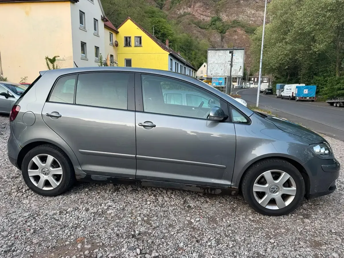 Gebraucht VW Golf V 115 PS (84 kW) 2005 Blau Kleinwagen