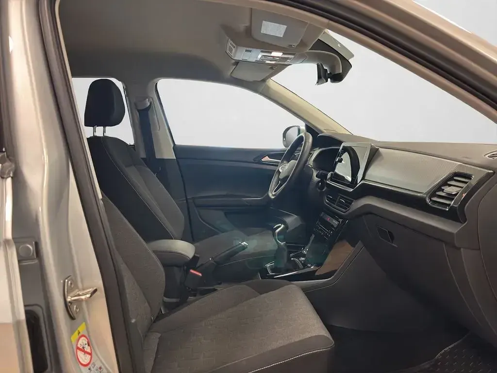 Gebraucht VW T-Cross Life 95 PS (69 kW) 2025 Reflexsilber metallic (metallic) SUV