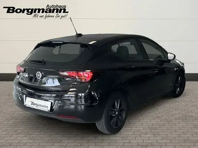 Używany Opel Astra Design & Tech 131 KM (96 kW) 2022 Czarny Sedan/Limuzyna