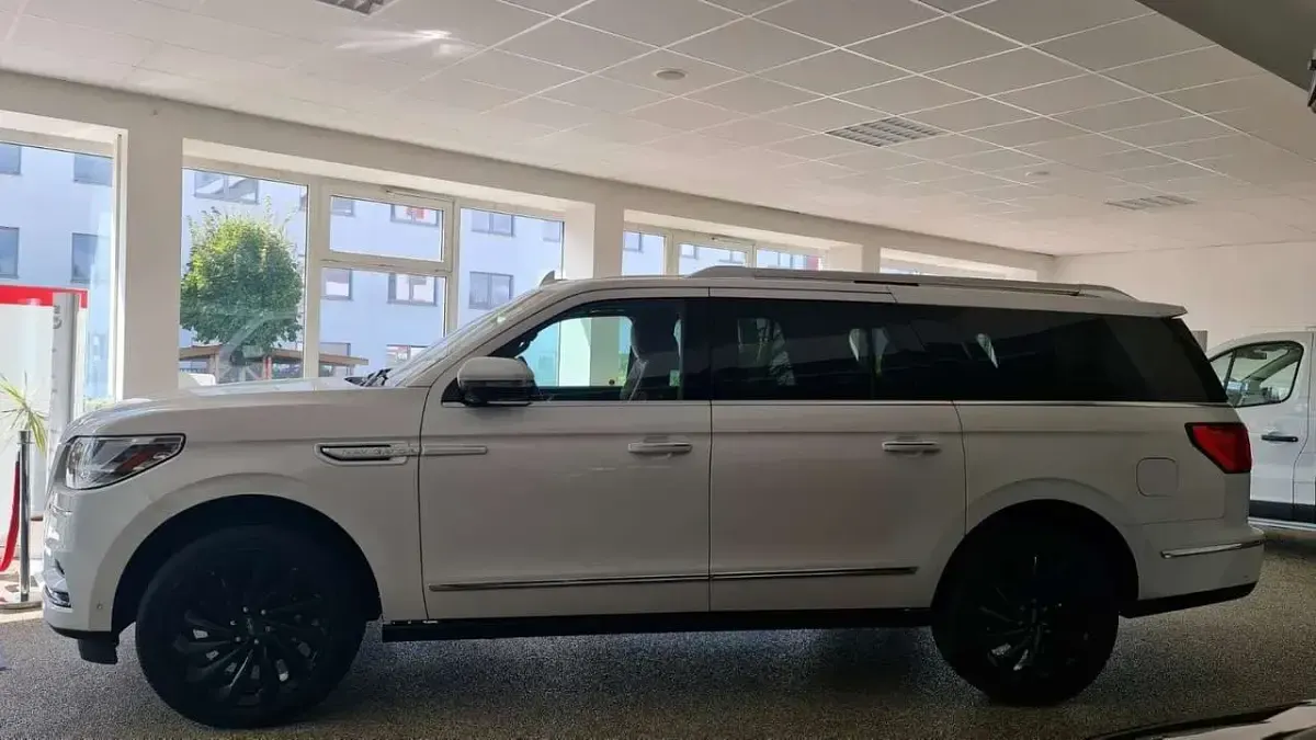 Neu Lincoln Navigator 450 PS (330 kW) 2026 Pristine white SUV